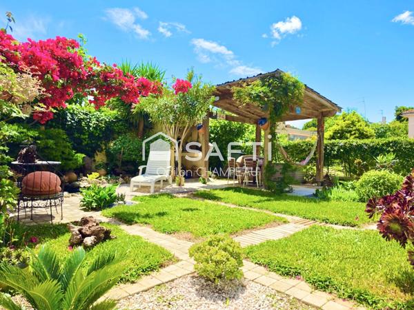 Maison 3 faces 130m2 - 5 chambres avec jardin, garage et panneaux solaires.