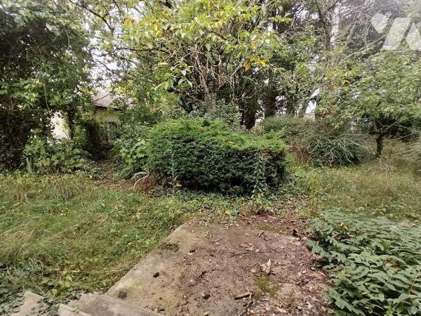 Etude de BRUZ - en sortie d'agglomération à 800 m du centre-ville - Terrain à bâtir de 718 m² l...