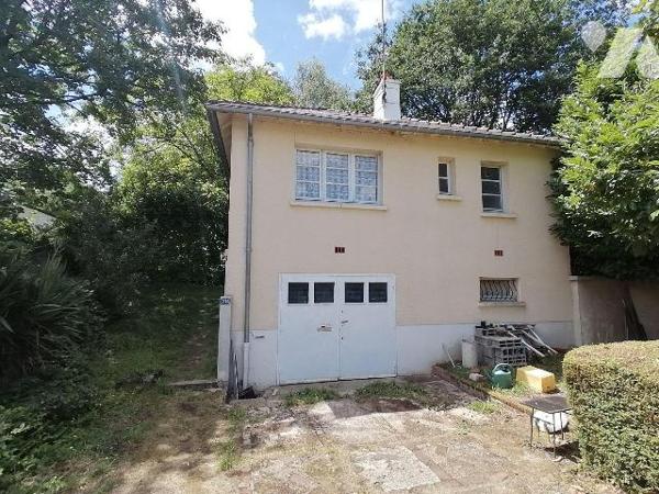 Etude de BRUZ - en sortie d'agglomération à 800 m du centre-ville - Terrain à bâtir de 718 m² l...