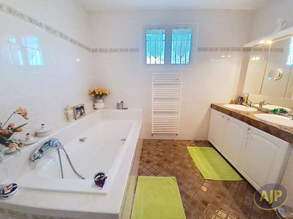 Vente maison Saint Andre De Cubzac : 532 950 € - AJP Immobilier Saint Andre de Cubzac