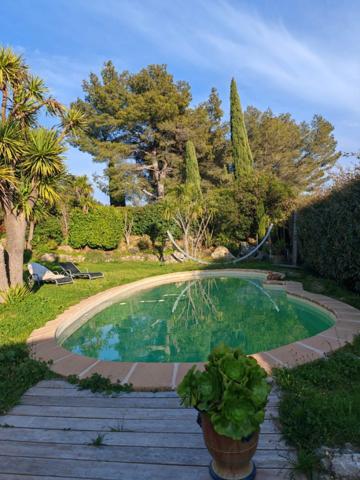 Villa d'architecte de 285m² sur 3000m²