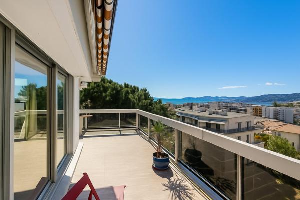 Bel appartement vue mer en avant dernier étage quartier Rostagne