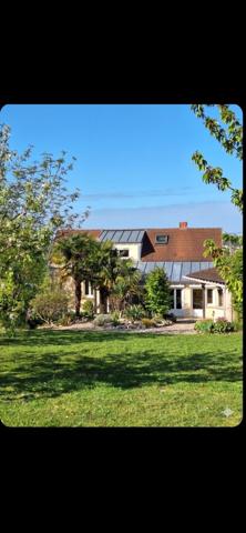 sur les hauteurs de champagne. Petit havre de paix . 339 000 €