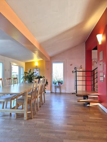 sur les hauteurs de champagne. Petit havre de paix . 339 000 €