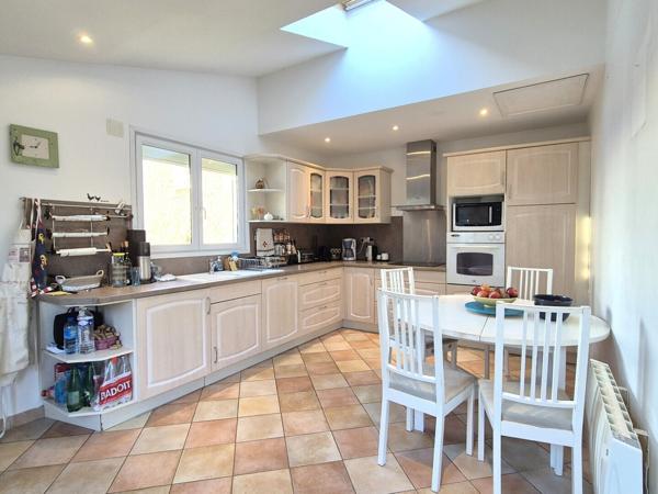 sur les hauteurs de champagne. Petit havre de paix . 339 000 €