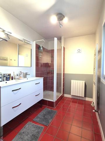 sur les hauteurs de champagne. Petit havre de paix . 339 000 €