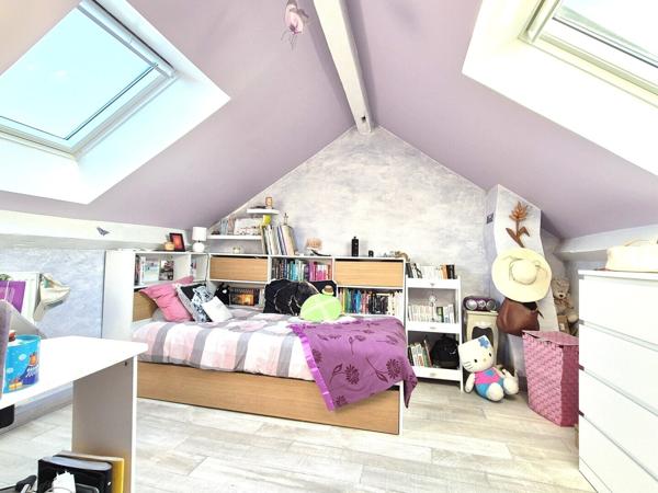 sur les hauteurs de champagne. Petit havre de paix . 339 000 €