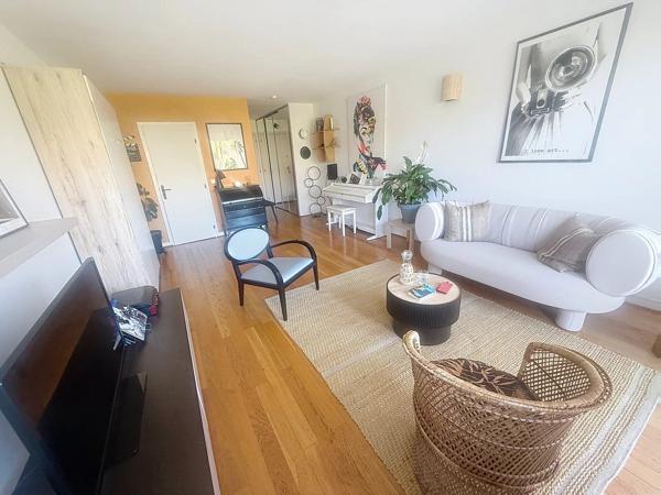 Vente                                                      Appartement
                        
                     1 pièces                      33 m2                     à Cannes