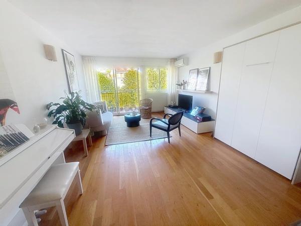 Vente                                                      Appartement
                        
                     1 pièces                      33 m2                     à Cannes