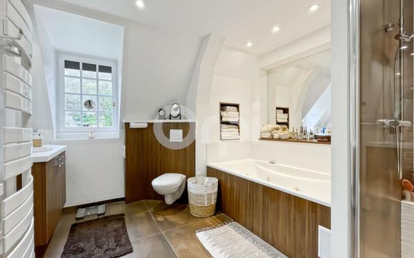 Maison à vendre    8 pièces • 231 m2 Arnières-sur-Iton