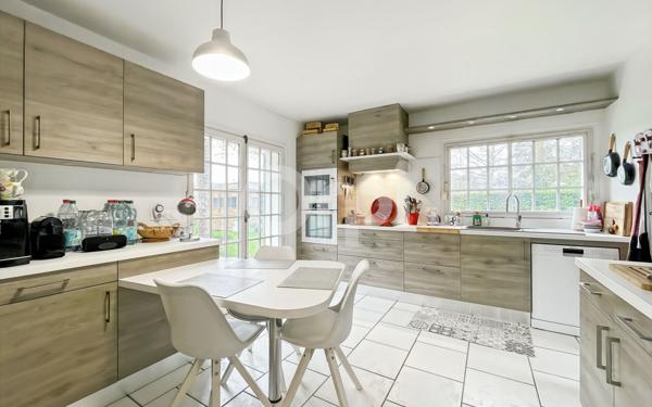 Maison à vendre    8 pièces • 231 m2 Arnières-sur-Iton