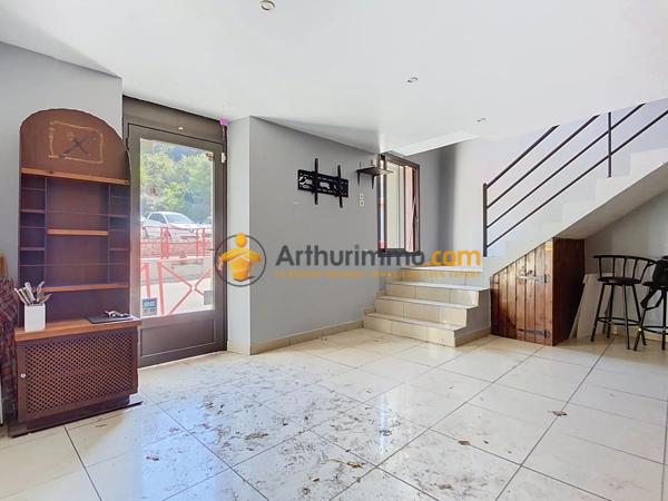Vente                                                      Immeuble
                        
                     10 pièces                      275 m2                     à Ria-Sirach