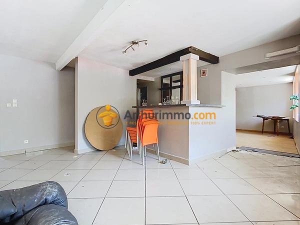Vente                                                      Immeuble
                        
                     10 pièces                      275 m2                     à Ria-Sirach