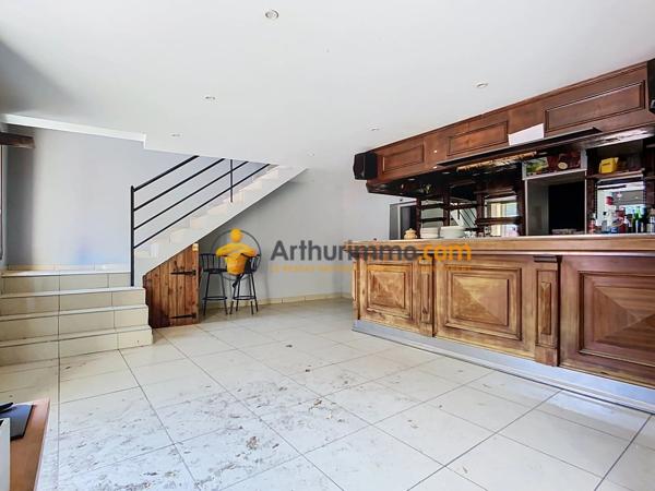 Vente                                                      Immeuble
                        
                     10 pièces                      275 m2                     à Ria-Sirach