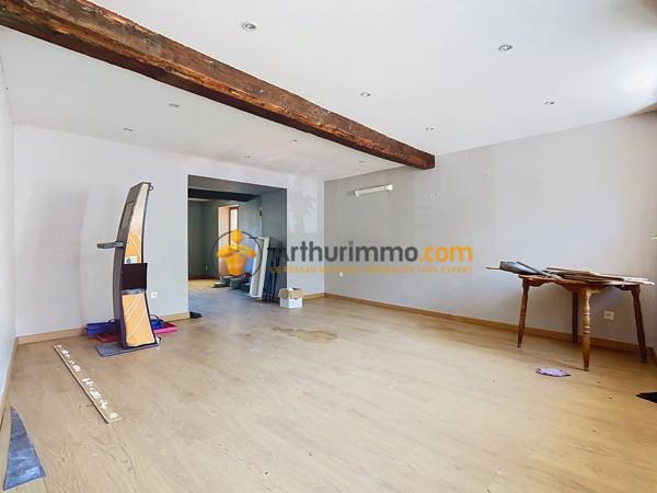 Vente                                                      Immeuble
                        
                     10 pièces                      275 m2                     à Ria-Sirach
