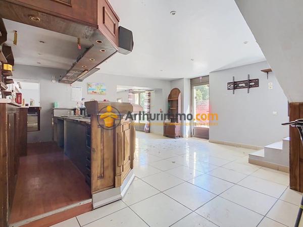Vente                                                      Immeuble
                        
                     10 pièces                      275 m2                     à Ria-Sirach