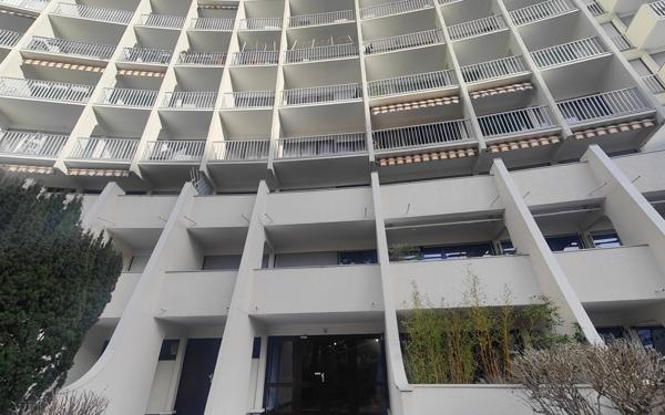 Appartement à vendre    2 pièces • 73 m2 Créteil