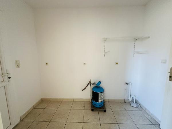 Maison
                                                                                                                                                                                                                                                                                                                        4 pièce(s)                                                                                                                                                                                                          3 chambre(s)                                                                                                                                                                                                          94  m²