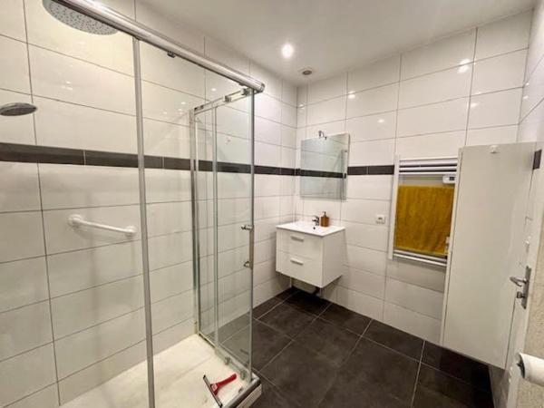 Maison à rénover au calme proche métro