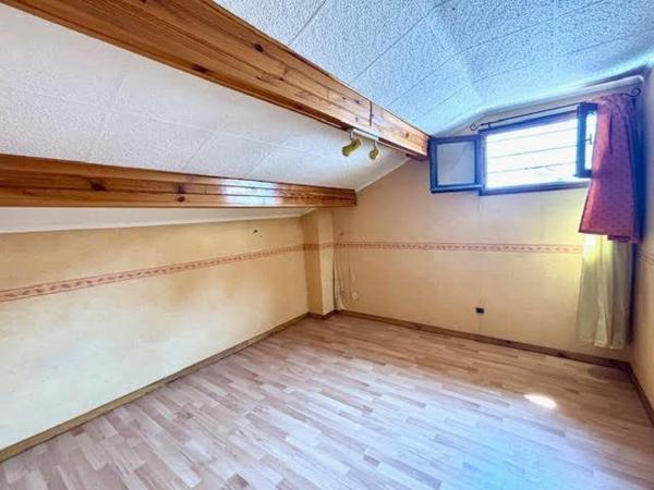 Maison à rénover au calme proche métro