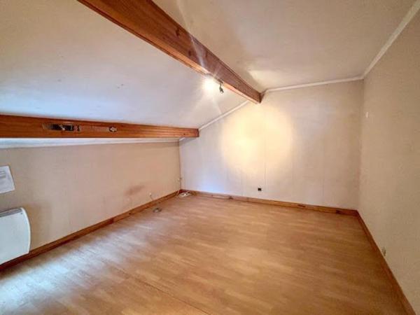 Maison à rénover au calme proche métro