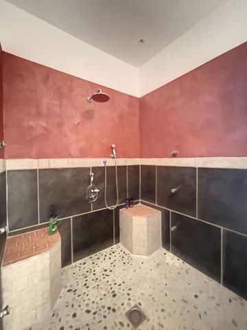 Maison a usage d habitation + hangar et bureaux a Saint Remy De Provence