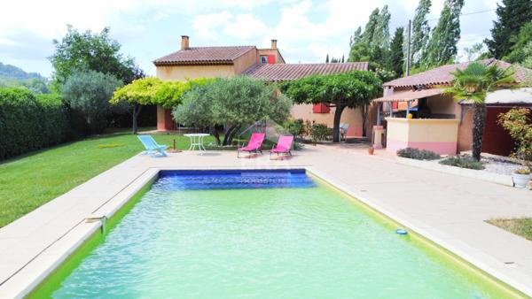 A VENDRE 84240 LA TOUR D'AIGUES MAISON 5 PIECES D'ENVIRON 125M² AVEC PISCINE, GARAGE ET JARDIN DE 1648M²