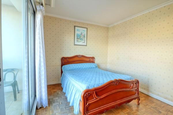 CHEVILLY-LARUE Appartement 2 pièces avec grand balcon, à 280 m du métro