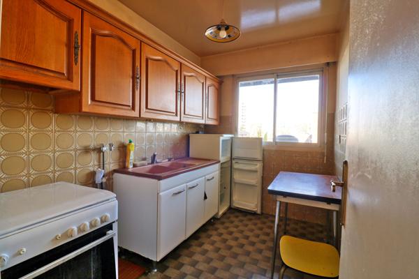 CHEVILLY-LARUE Appartement 2 pièces avec grand balcon, à 280 m du métro