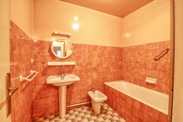 CHEVILLY-LARUE Appartement 2 pièces avec grand balcon, à 280 m du métro