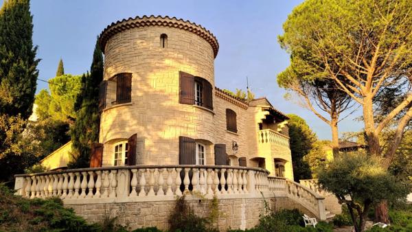 Maison d'exception, 8 pièces LES ANGLES (30)