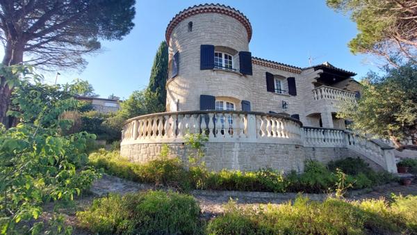 Maison d'exception, 8 pièces LES ANGLES (30)