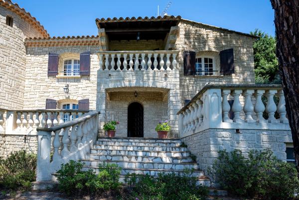 Maison d'exception, 8 pièces LES ANGLES (30)