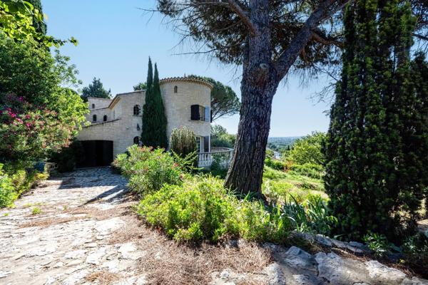 Maison d'exception, 8 pièces LES ANGLES (30)