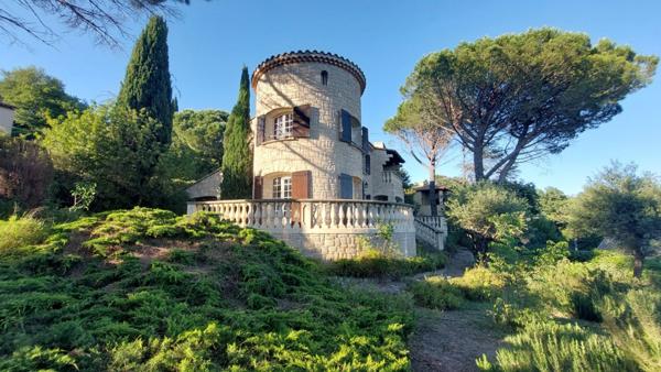 Maison d'exception, 8 pièces LES ANGLES (30)