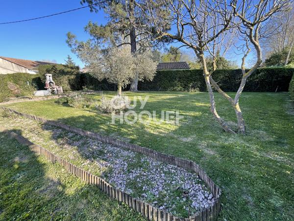ENSEMBLE IMMOBILIER  : 2 HABITATIONS  + HANGAR DE 150 m² SUR 2 000 m² DE TERRAIN