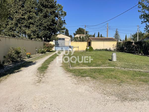 ENSEMBLE IMMOBILIER  : 2 HABITATIONS  + HANGAR DE 150 m² SUR 2 000 m² DE TERRAIN