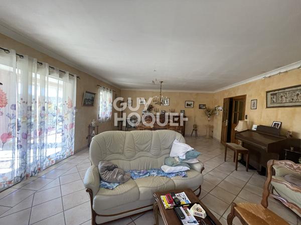 ENSEMBLE IMMOBILIER  : 2 HABITATIONS  + HANGAR DE 150 m² SUR 2 000 m² DE TERRAIN