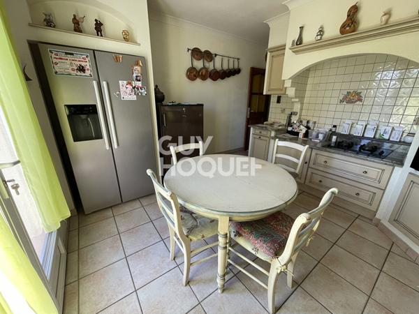 ENSEMBLE IMMOBILIER  : 2 HABITATIONS  + HANGAR DE 150 m² SUR 2 000 m² DE TERRAIN