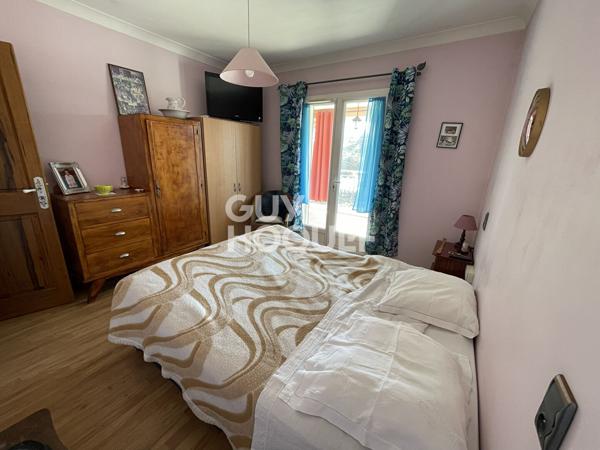 ENSEMBLE IMMOBILIER  : 2 HABITATIONS  + HANGAR DE 150 m² SUR 2 000 m² DE TERRAIN