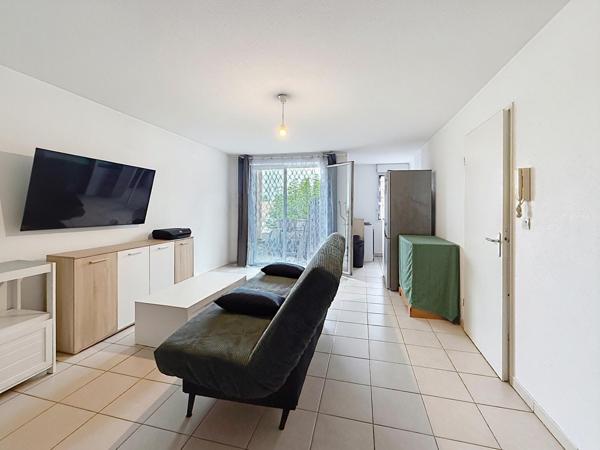 T2 avec balcon – Résidence sécurisée avec piscine – Vendu loué