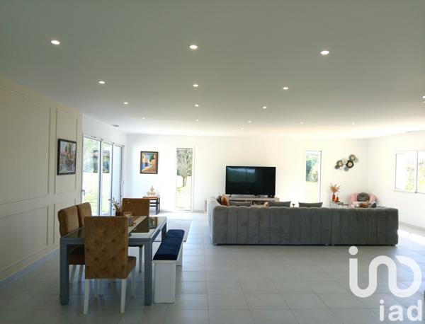 Maison à vendre 5 pièces 207 m² Saint-Germain-et-Mons