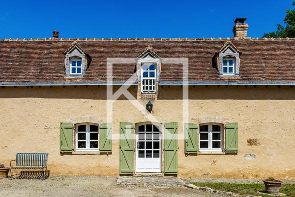 ANCIENNE FERME DANS UN CADRE VERDOYANT