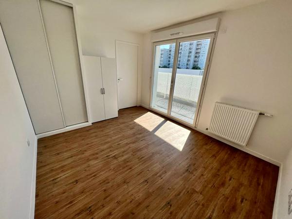 RER D / METRO 15 - ALFORTVILLE 2 pieces NEUF avec GRAND BALCON et parking