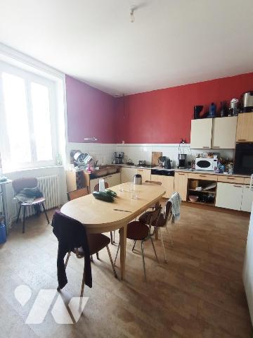 Immeuble à usage mixte à ROSTRENEN