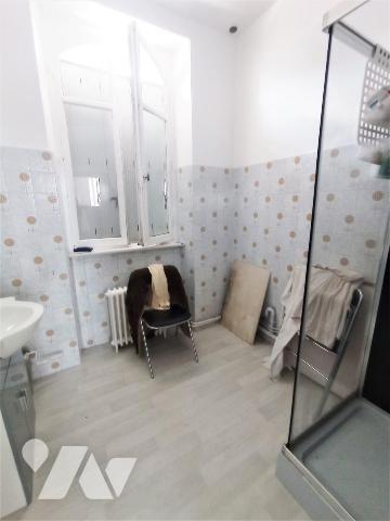 Immeuble à usage mixte à ROSTRENEN