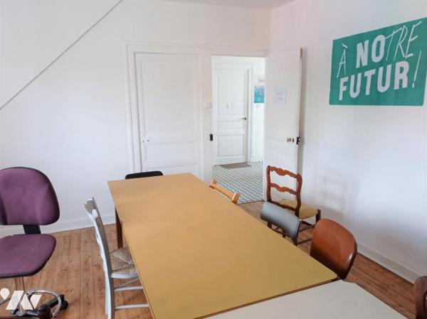 Immeuble à usage mixte à ROSTRENEN