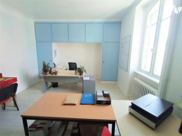 Immeuble à usage mixte à ROSTRENEN