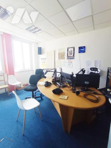 Immeuble à usage mixte à ROSTRENEN