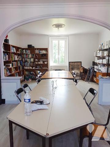 Immeuble à usage mixte à ROSTRENEN